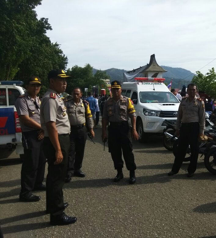 Kapolres Ende mengecek langsung pengamankan Deklarasi Calon Gubernur dan Wakil Gubernur NTT dari Paket Victory - Joss