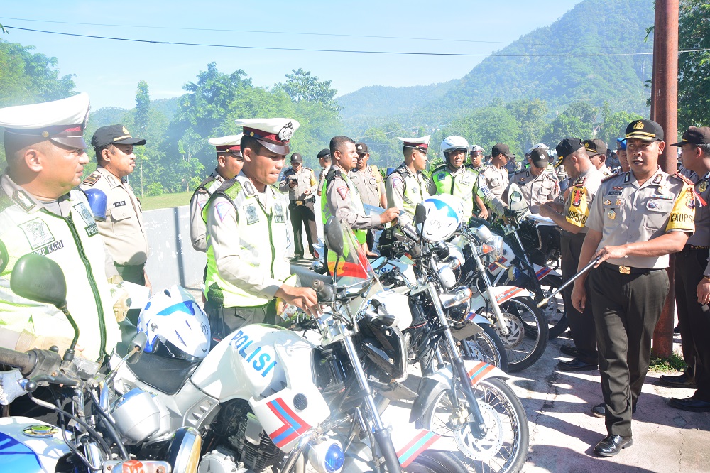 Pemeriksaan kelengkapan kendaraan bermotor Roda 2 (dua) Dinas oleh Kapolres Ende