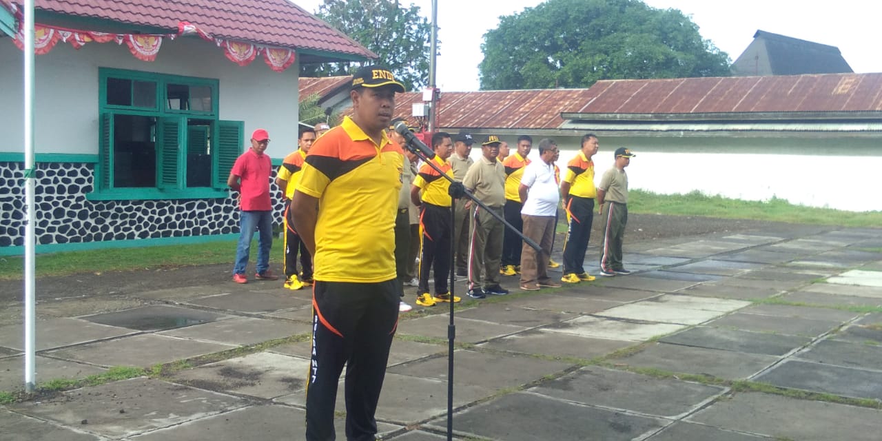 Kapolres Ende Pimpin Apel dan Kerja Bakti Dalam Rangka Hari Peduli Sampah Nasional