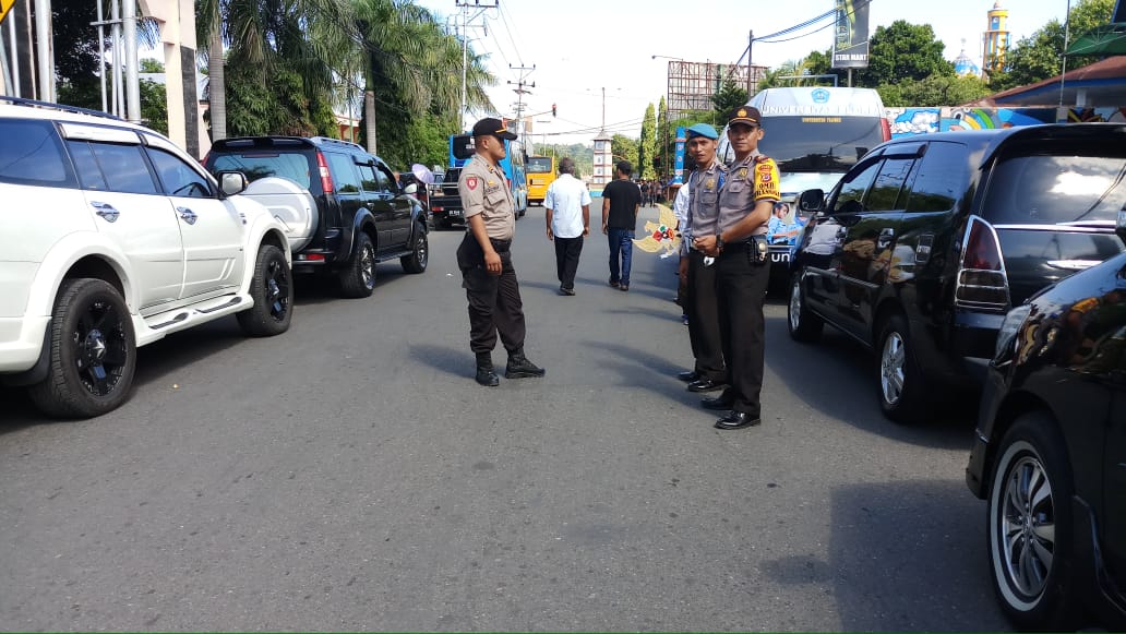 Polres Ende Melaksanakan Pengawalan / Pengamanan Pemakaman Jenasah Almarhum Bupati Ende