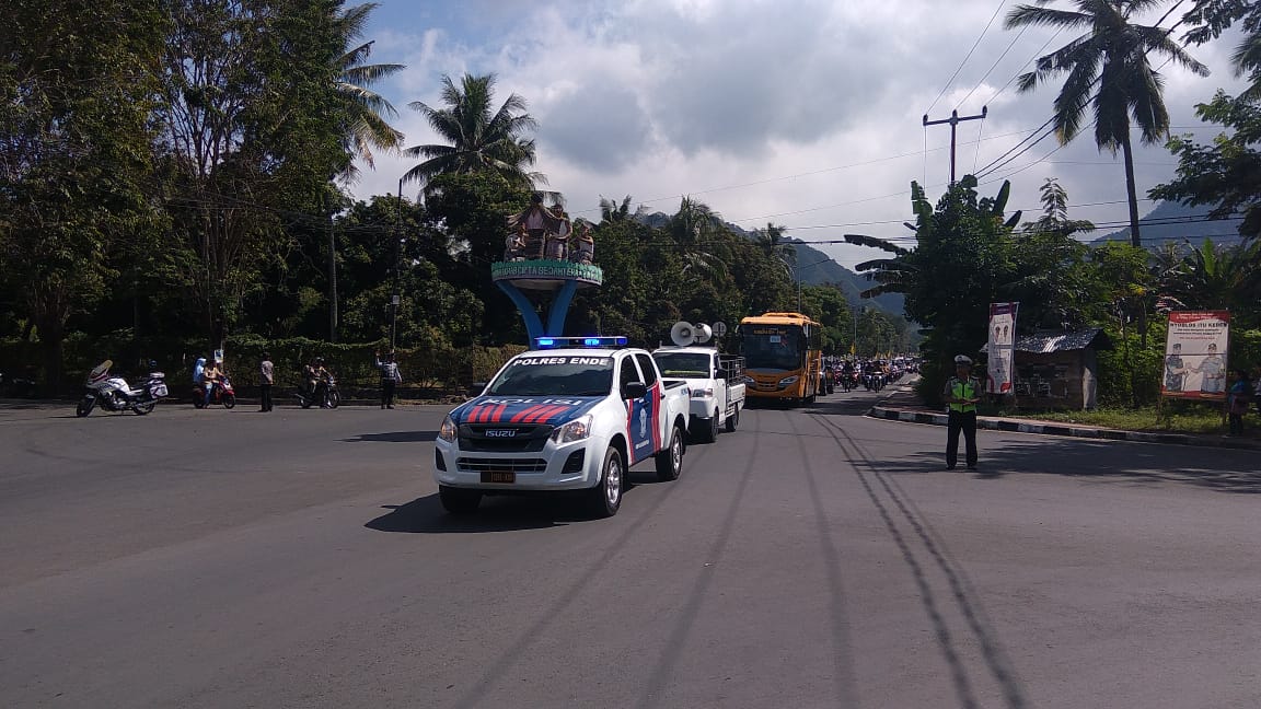 93 Personil Polres Ende Kawal dan Amankan Keberangkatan Calon Jemaah Haji