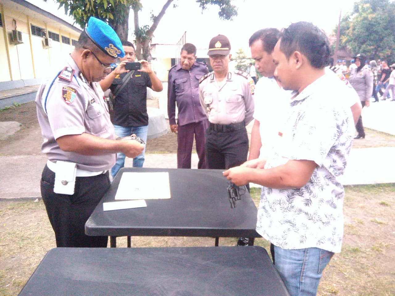 Cegah Pelanggaran, Polres Ende Cek Senpi, Dan Administrasi Kelengkapan Personel