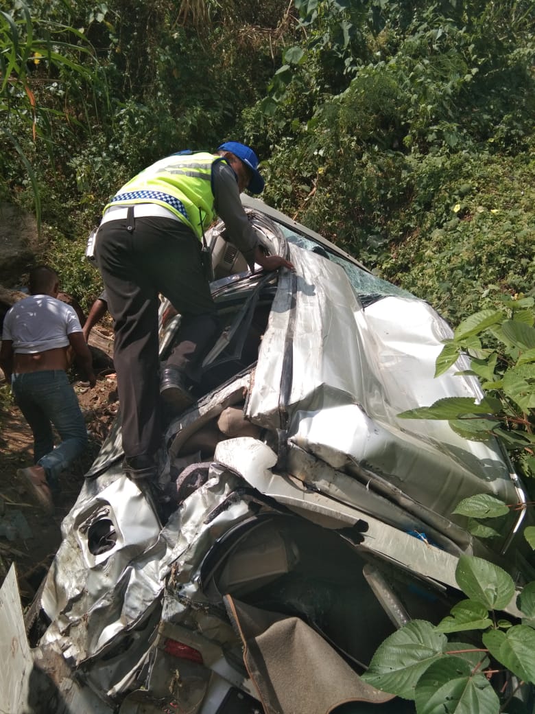 Sat Lantas Polres Ende Tangani Laka Lantas Tunggal (Out Of Control)