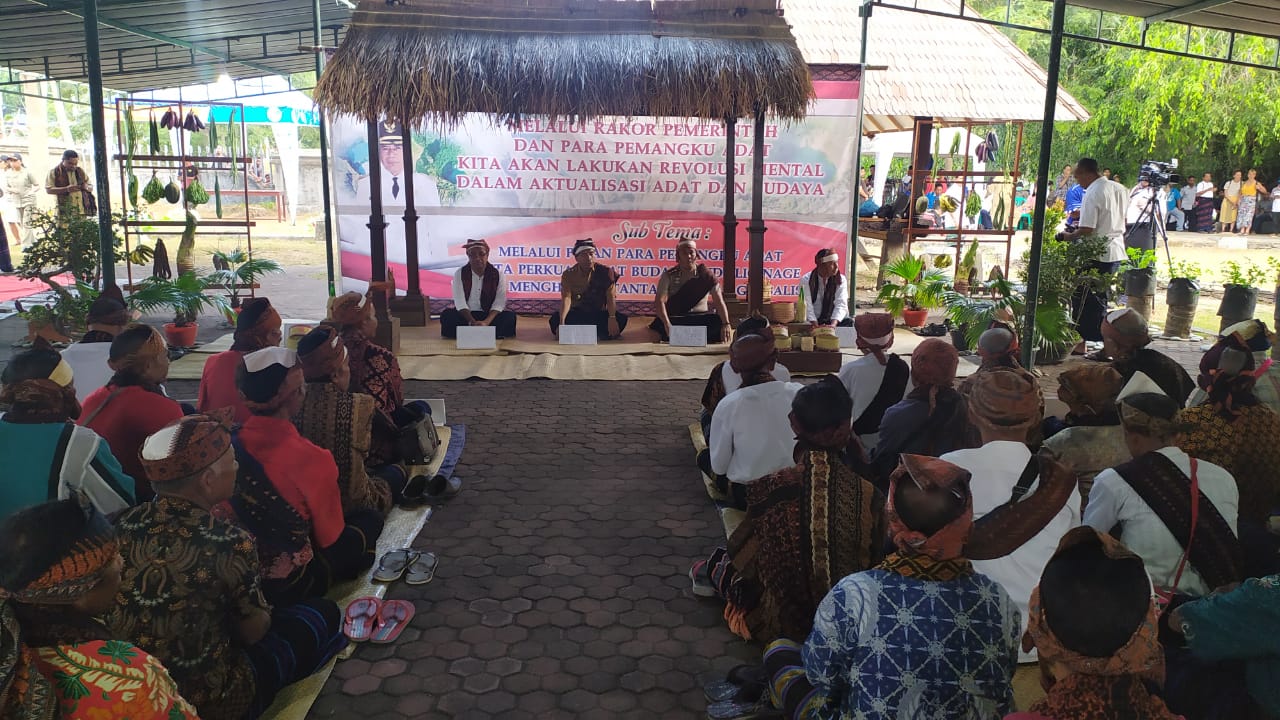 Personil Polres Ende Melaksanakan Pengamanan Ritual Adat Taga kamba ( Bunuh Hewan Kerbau)