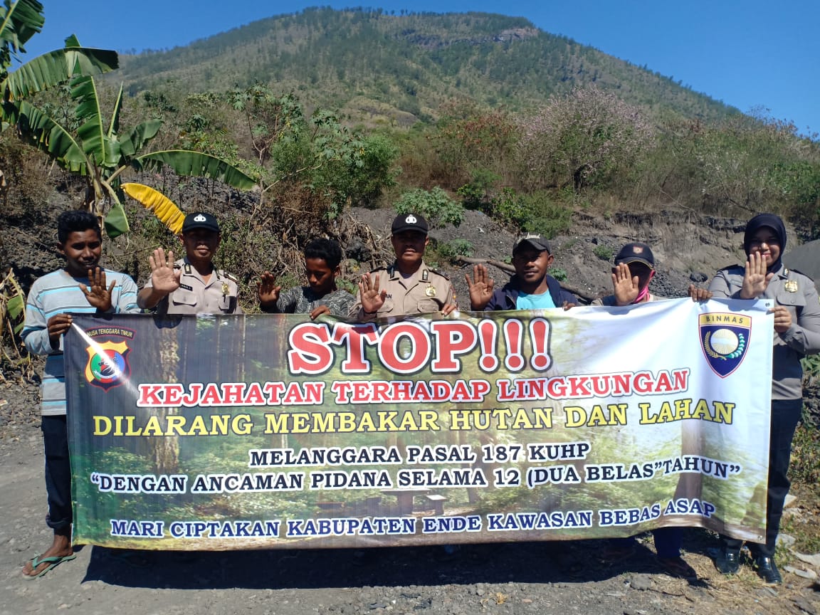 Melalui Spanduk, Sat Binmas Polres Ende Ajak Warga Cegah Kebakaran Hutan dan Lahan