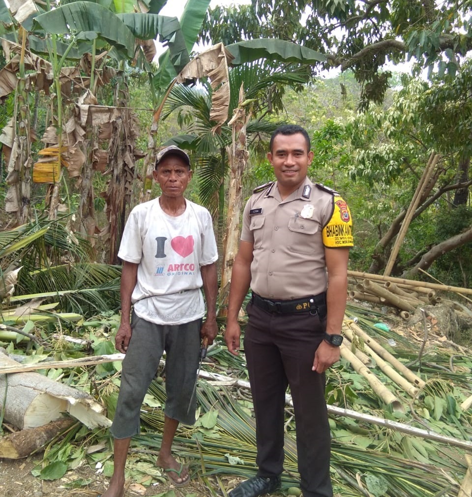 Jelang Pemilihan Kepala Desa,Bhabinkamtibmas Desa Wolokoli, Polsek Wolowaru, Sambangi Tokoh Masyarakat di Desa Binaanya