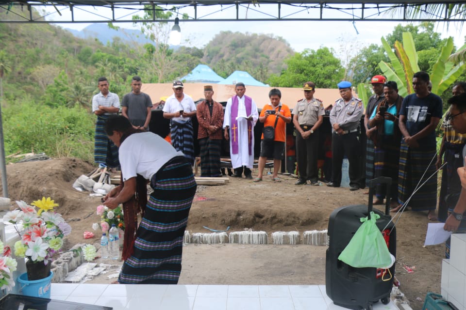 130 Personil Polres Ende, Amankan Lokasi Autopsi Jenasah Kasus Pembunuhan