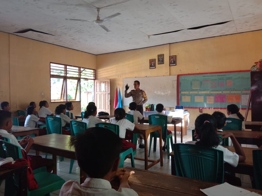 Bhabinkamtibmas Desa Borokanda Melaksanakan Sambang Ke Sekolah, Ini Tujuannya