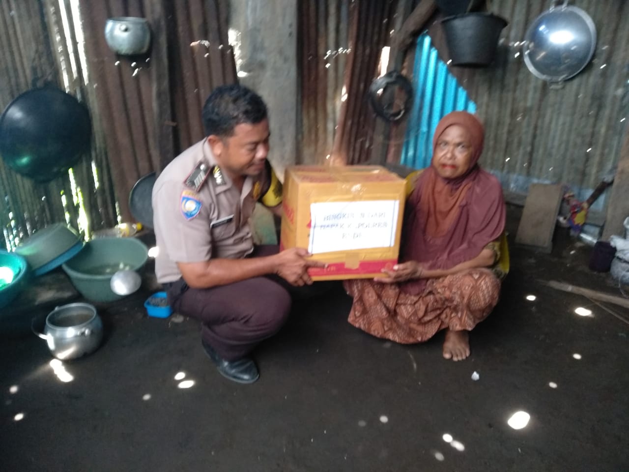 Polres Ende, Peduli dan Berbagi kepada Warga kurang mampu