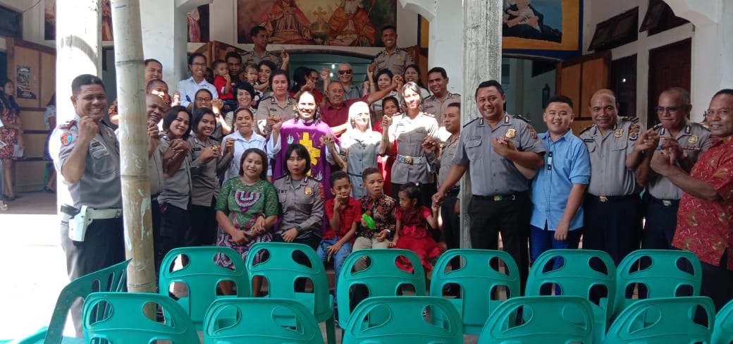 Minggu Ceria Personil Polres Ende Di Gereja Santo Marinus Pu'urere